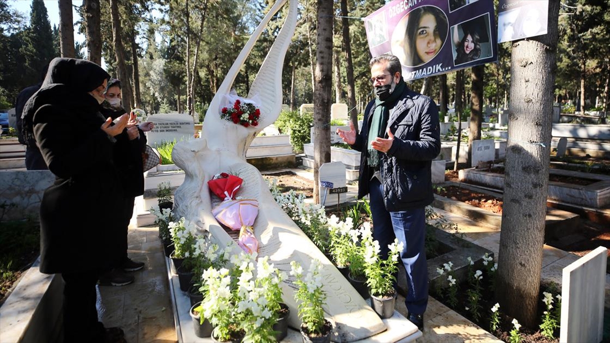 Özgecan Aslan Ölümünün 7. Yılında Mezarı Başında Anıldı