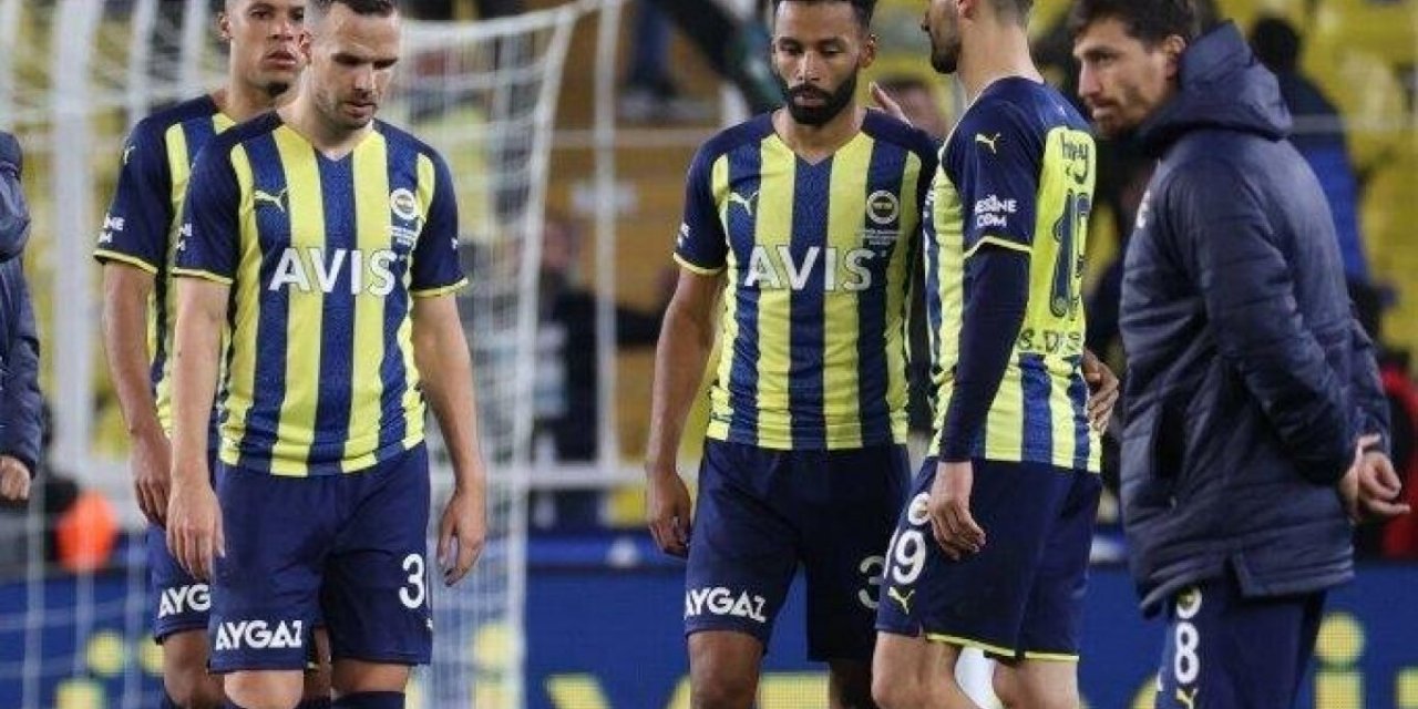 Fenerbahçe'de 9 futbolcunun üstü çizildi