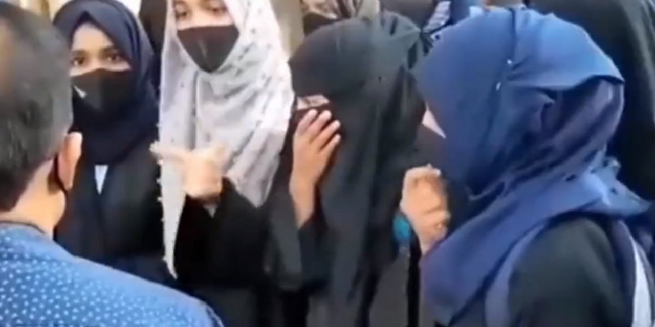 Hindistan: Başörtüsü yasağı iç meselemiz