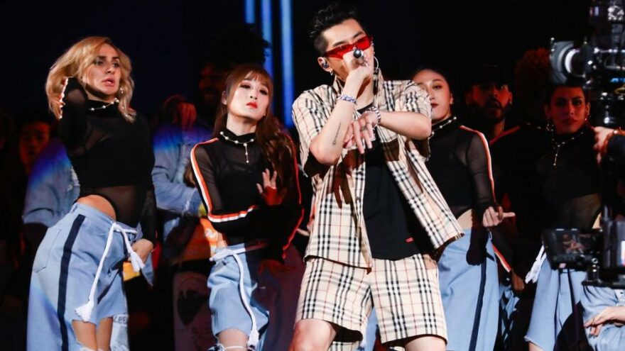 Çin, televizyon yıldızlarının kazançlarını ve sosyal medya paylaşımlarını sınırladı