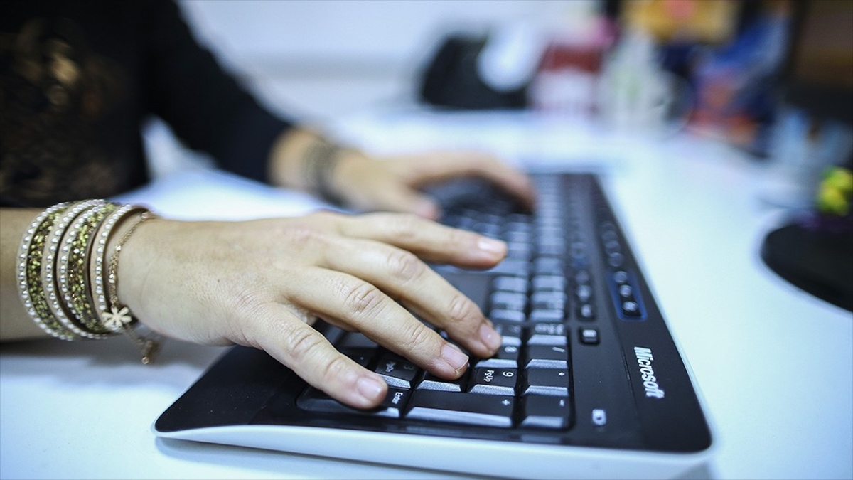 SGK, Kayıtlı Kadın İstihdamının Desteklenmesi Projesini Başlatıyor