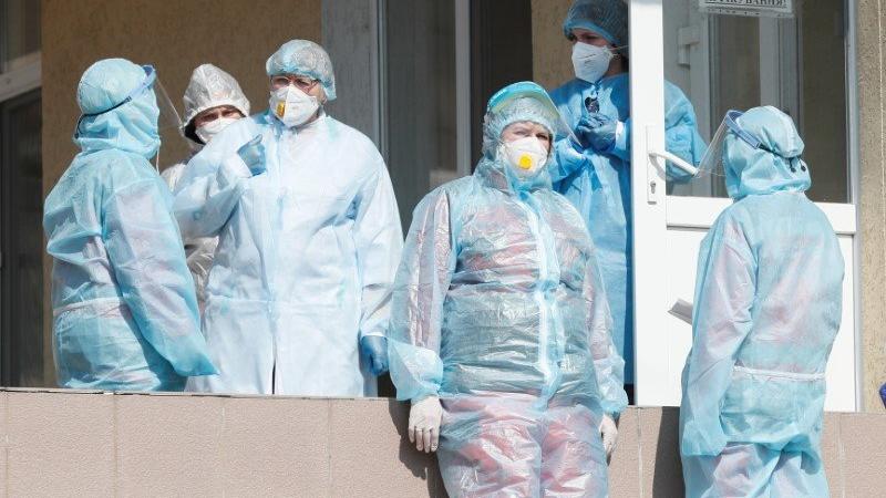 ‘Covid-19 salgınının endemiye dönmesi için vaka sayısı 4 hafta düşük kalmalı’