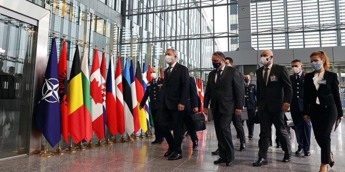 Milli Savunma Bakanı Akar, Nato Karargahı'nda