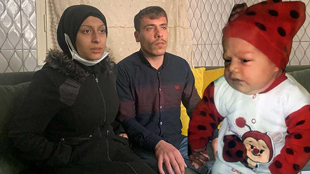 Emzirirken uyuyakalan annesinin kollarında can verdi