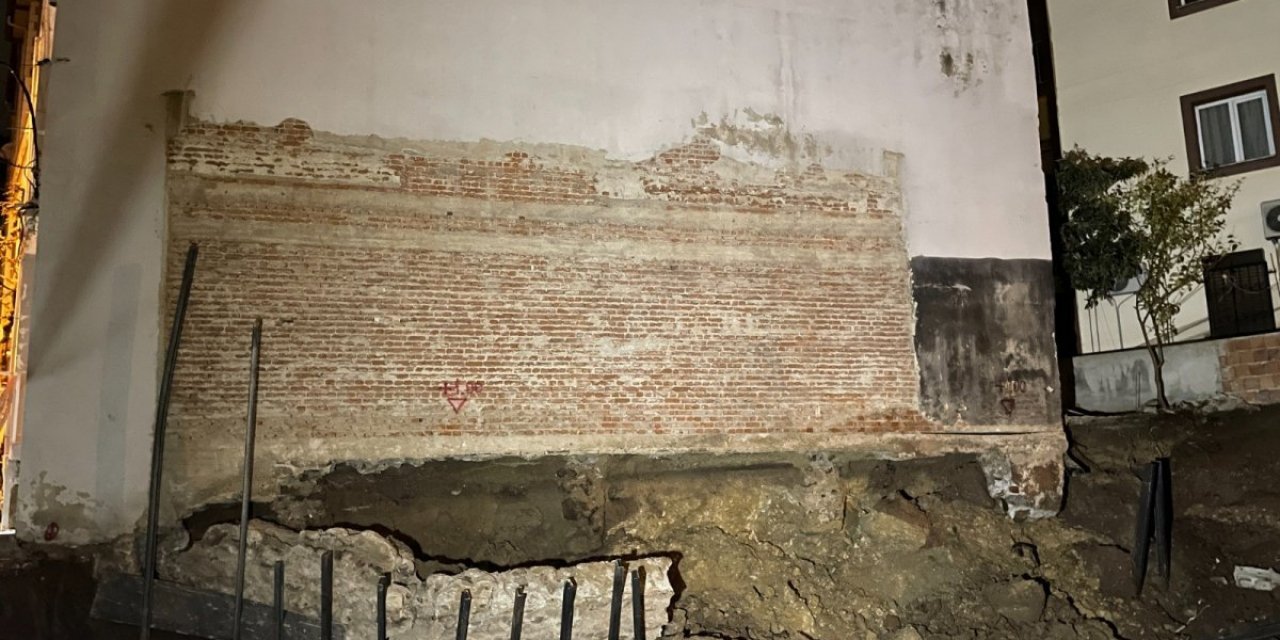 İzmir’de bir apartman tedbir amaçlı boşaltıldı