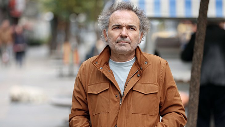 Engin Günaydın sevgilisiyle yürürken kameraları görünce yolları ayırdı!