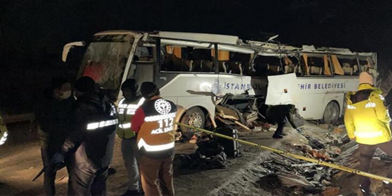 SONDAKİKA- Yolcu otobüsü devrildi! Ölü ve yaralılar var