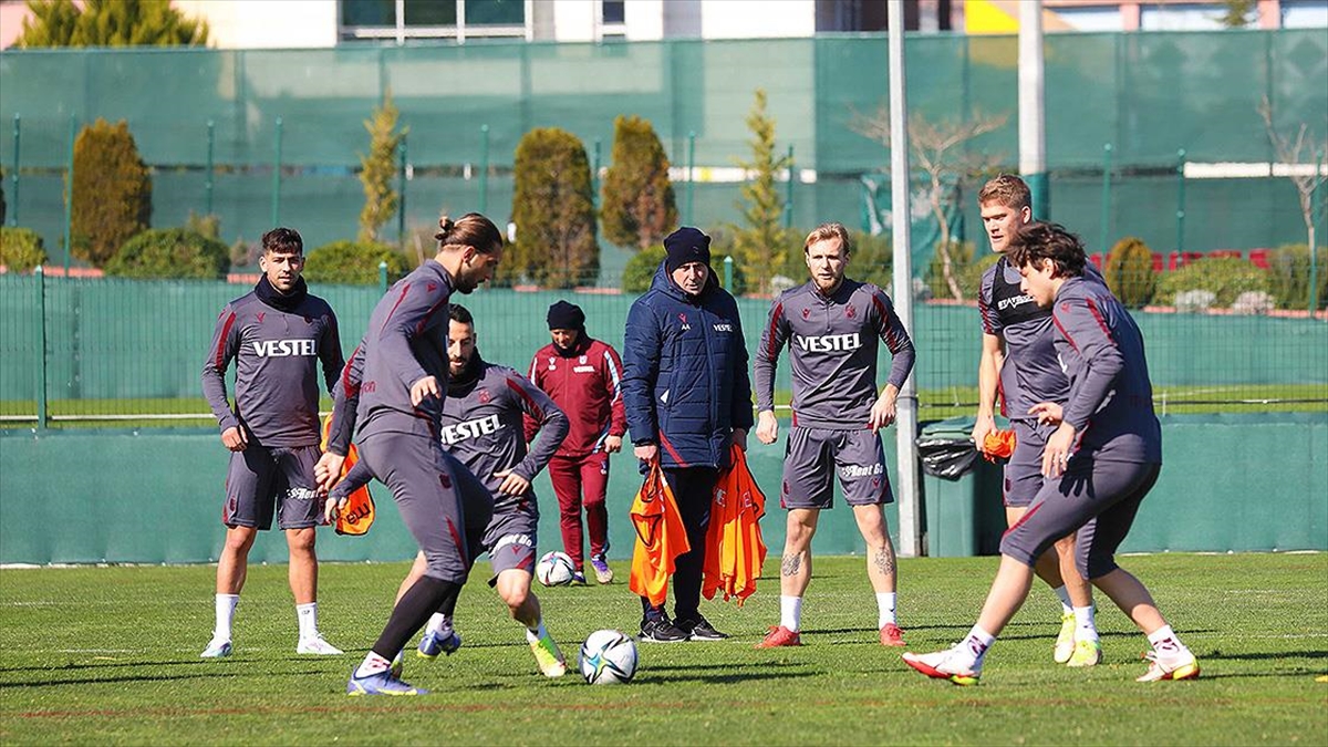 Trabzonspor, Süper Lig'in 26. Haftasında Yarın Alanyaspor'a Konuk Olacak