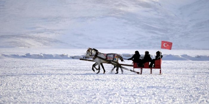 Çıldır Gölü Üzerinde Atlı Kızak Keyfi