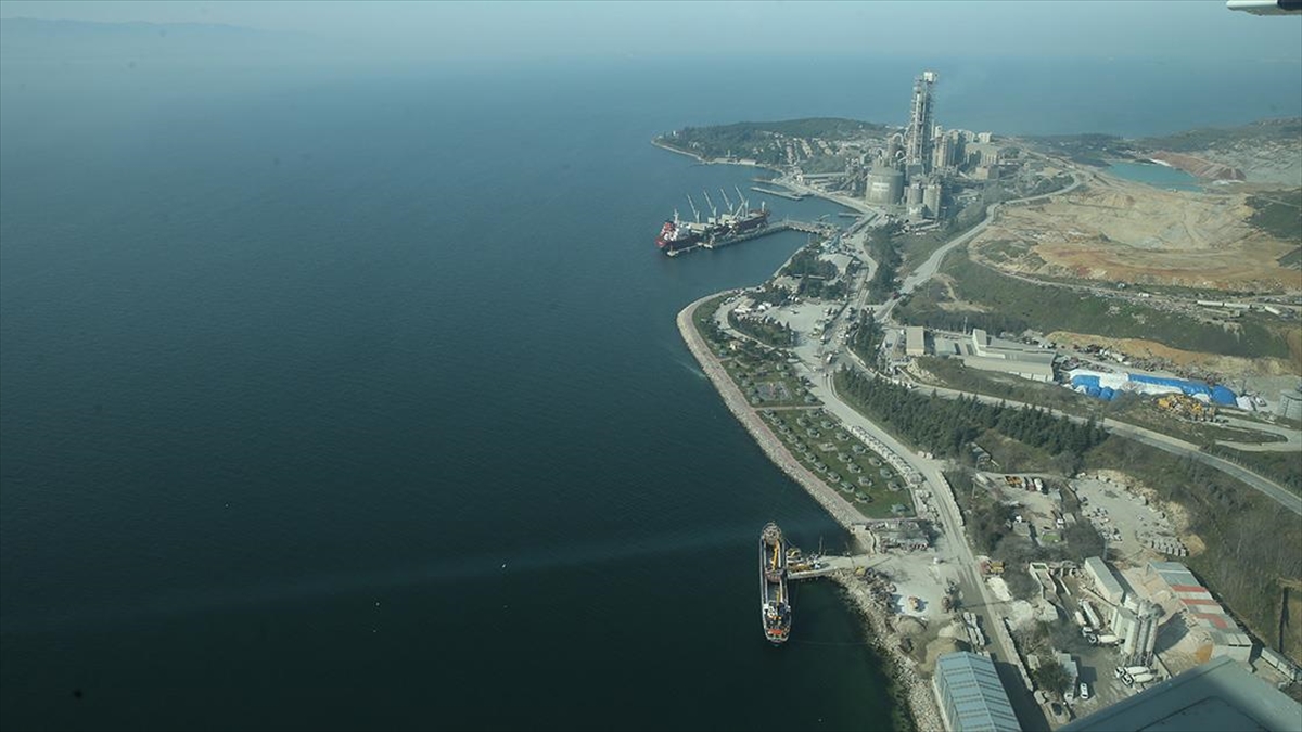 İzmit Körfezi Gemi Kaynaklı Kirliliğe Karşı Deniz Uçağıyla Gözetleniyor