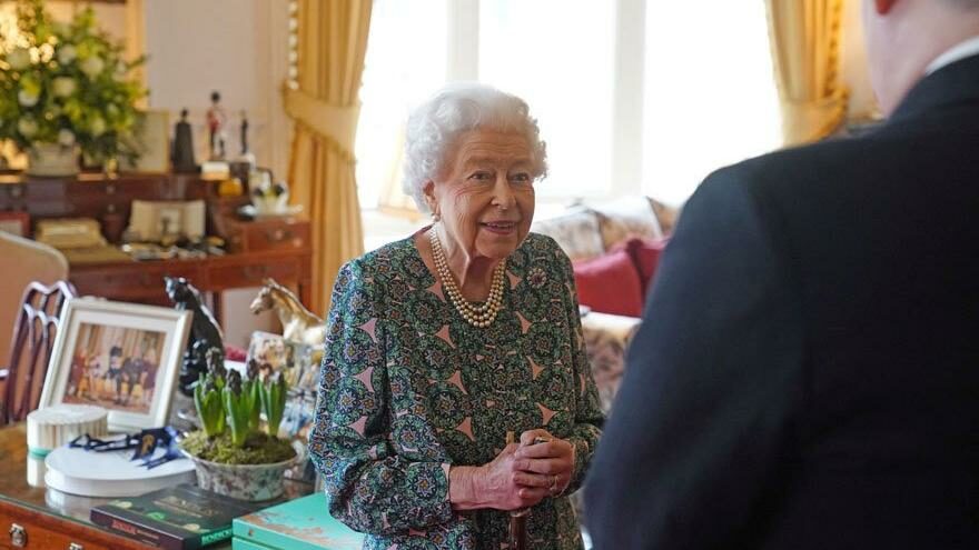 Kraliçe Elizabeth'in Covid-19 testi pozitif!