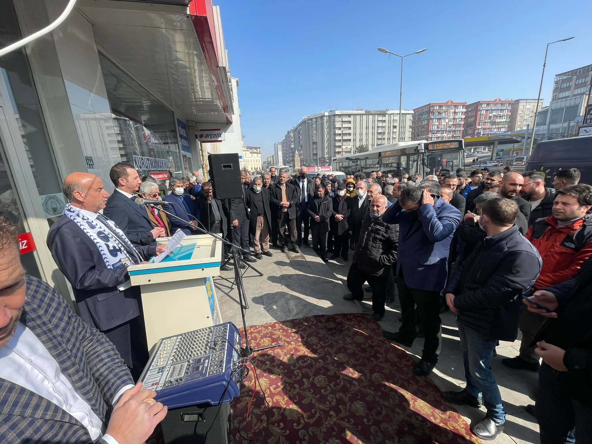 Çoğu AKP ve MHP üyesiydi! 400 kişi istifa edip İYİ Parti’ye geçti