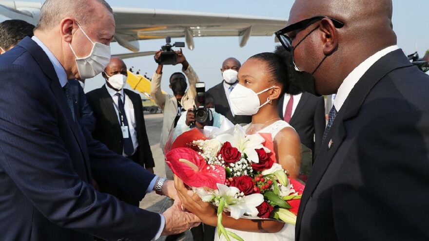 Erdoğan, resmi törenle karşılandı