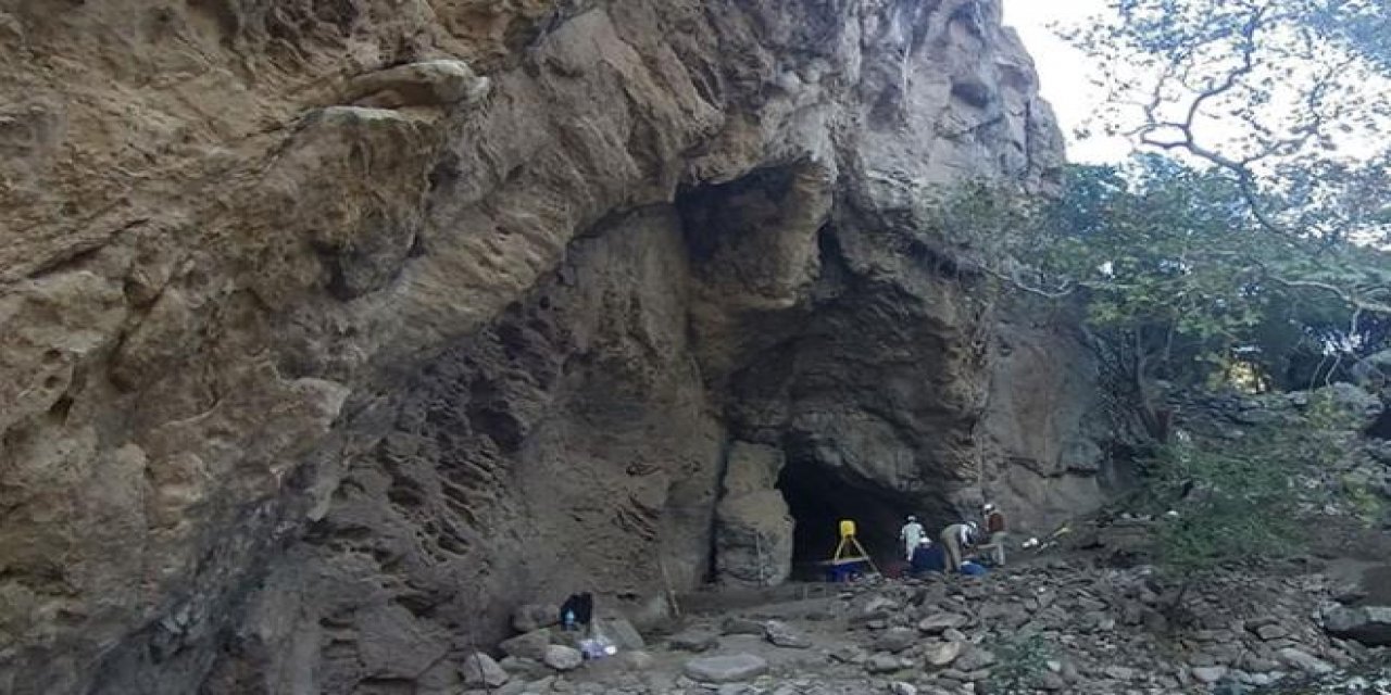 İzmir'in Dikili ilçesinde 14 bin yıl öncesine ait mağara bulundu