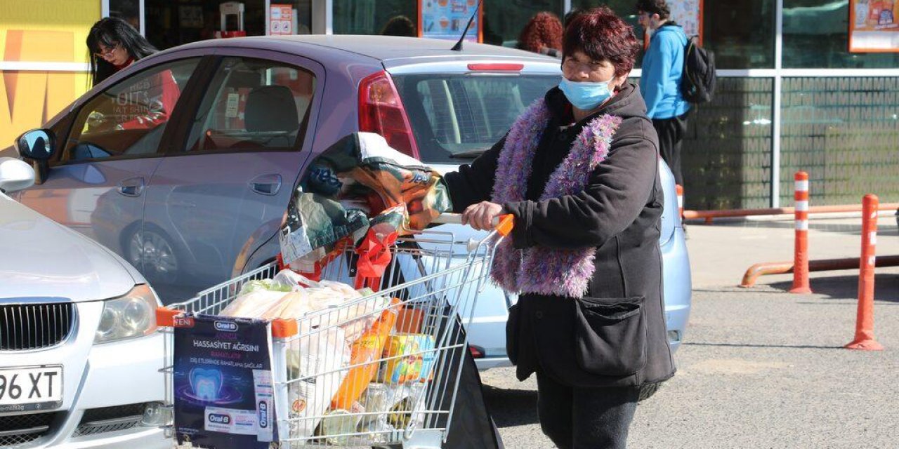 Bulgar turistler ekmek ve suyu da Türkiye'den alıyorlar!
