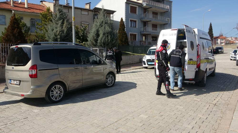 Camiden evine dönerken başından vuruldu