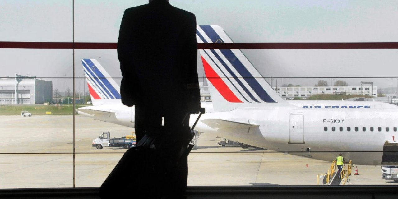 Fransız pilot, namaz kıldığı için işinden atıldı