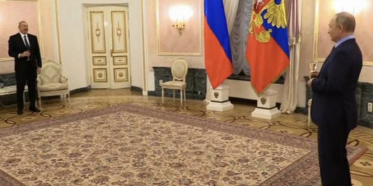 Aliyev ile Putin, işbirliği bildirgesini şampanya ile kutladı