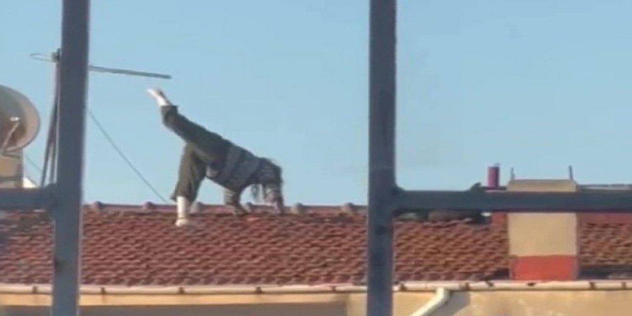 Kadıköy'de bir kadın çatıda yoga yaparken görüntülendi