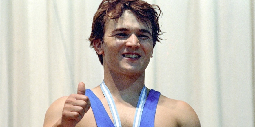 Naim Süleymanoğlu'nu Hayat Van Eck Canlandıracak