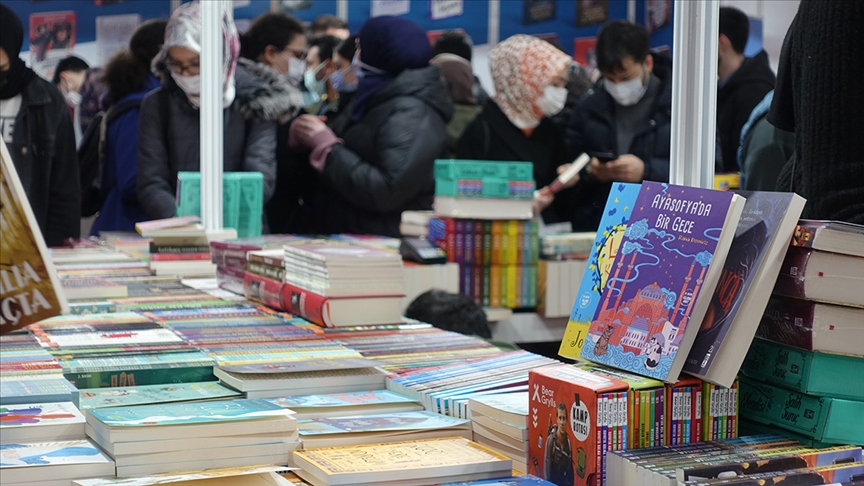 Usta yazarlar 7. Üsküdar Kitap Fuarı'nda okurlarıyla bir araya geliyor