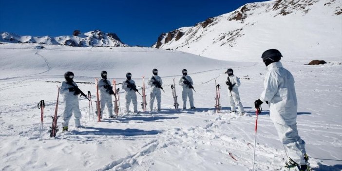 Özel Harekat Mak Timi 3100 Rakımda Kış Eğitimi Alıyor