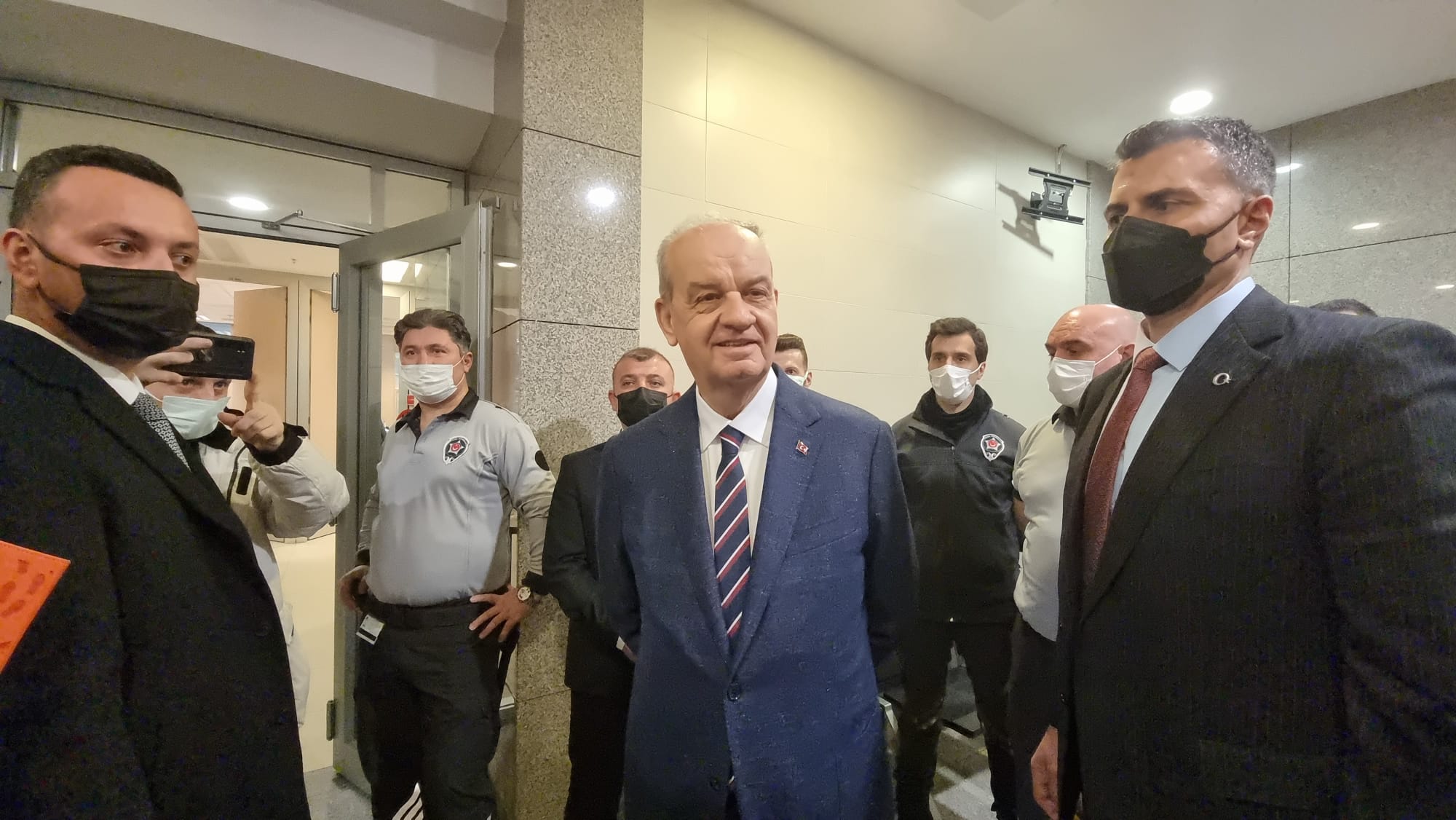 İlker Başbuğ: Endişeliyim, ülkemiz üzerinde bazı ciddi problemler olabilir