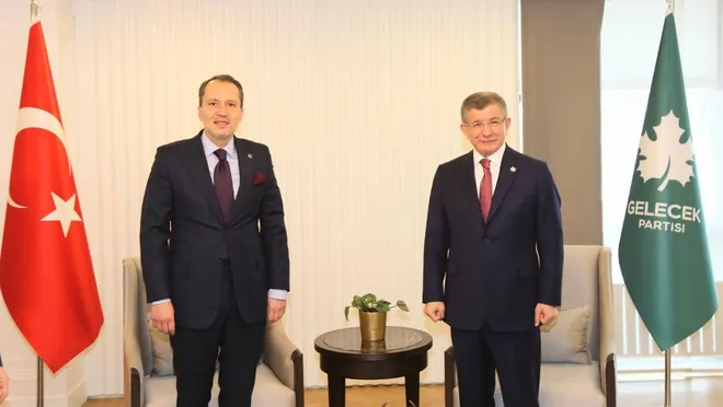 Erbakan ve Davutoğlu ikinci kez bir arada. Masaya katılımcı mı var? soruları akla geldi