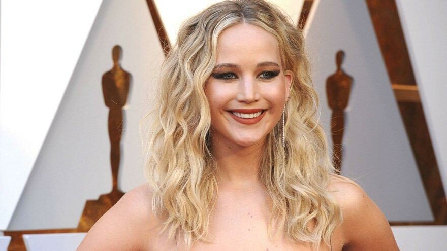 Jennifer Lawrence anne oldu