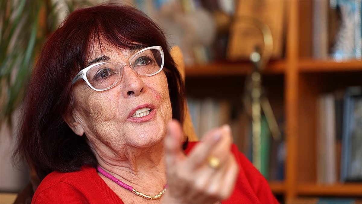 Suna Keskin, Yarım Asrı Aşan Oyunculuk Serüvenini Anlattı