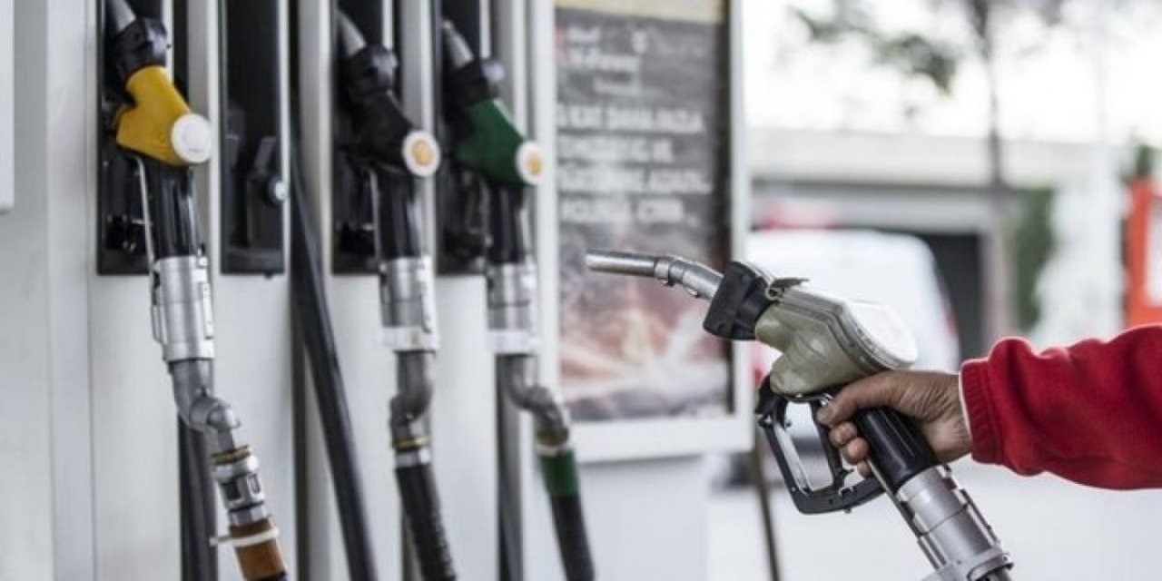 Zam geldi! Benzin ve motorin litresi kaç TL oldu? Güncel akaryakıt fiyatları 2022