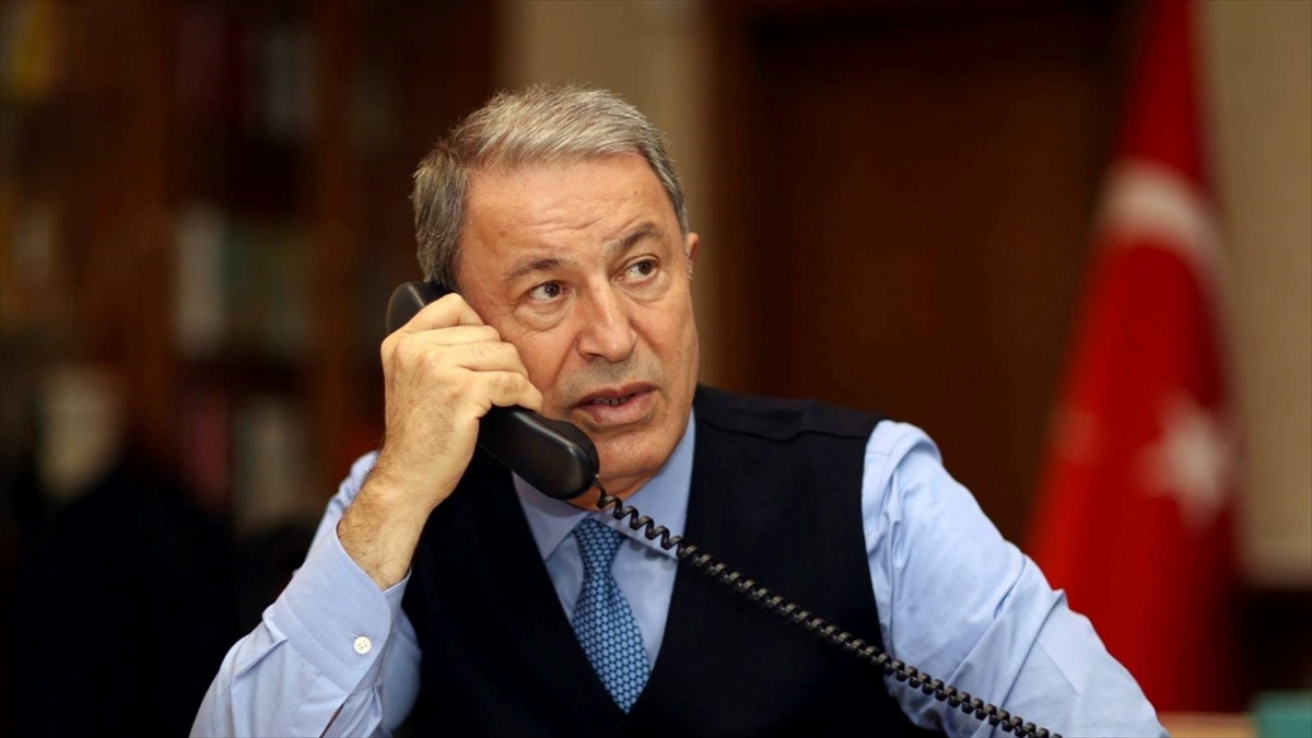 Bakan Akar, Ukrayna Savunma Bakanı Reznikov İle Telefonda Görüştü