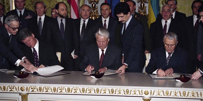 Batı Ukrayna'ya ihanet mi etti?