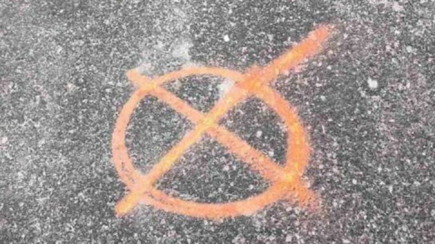 Bir anda, binalarda ve yollarda görülmeye başlandı: Kiev’deki gizemli semboller