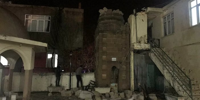 Antalya'da hortum cami minaresini yıktı, ev ve seralara zarar verdi