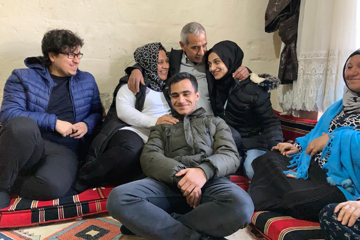 Ukrayna'da okuyan Şanlıurfalı kız ailesine kavuştu