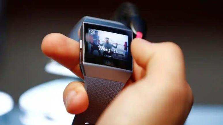 Fitbit yanma tehlikesiyle 1,7 milyon Ionic akıllı saati toplatıyor