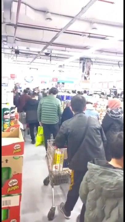 Yağ kuyruğu! Vatandaş marketlere akın etti, satışlar sınırlandırıldı