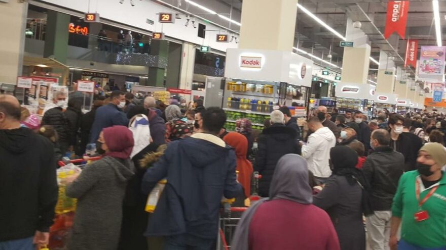 Öztrak: Savaş Ukrayna’da, ambargo Rusya’da, kuyruklar ise Türkiye’de..!