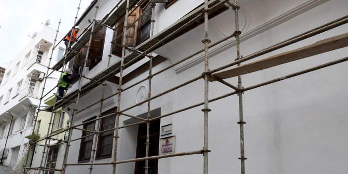 KUŞADASI’NIN İKİ TARİHİ EVİ KÜLTÜR VE SANAT MERKEZİNE DÖNÜŞÜYOR