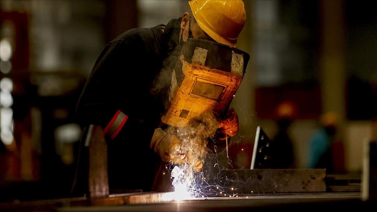 Sanayide Çalışan Kişi Başına Üretim Endeksi 2021'in 4. Çeyreğinde Yıllık Yüzde 4,2 Arttı