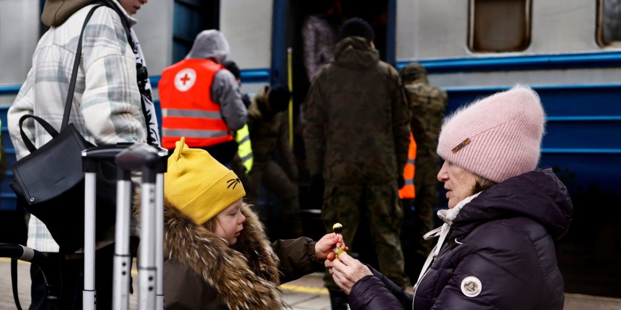 Savaştan kaçan Ukraynalı kadınlara fuhuş tuzağı