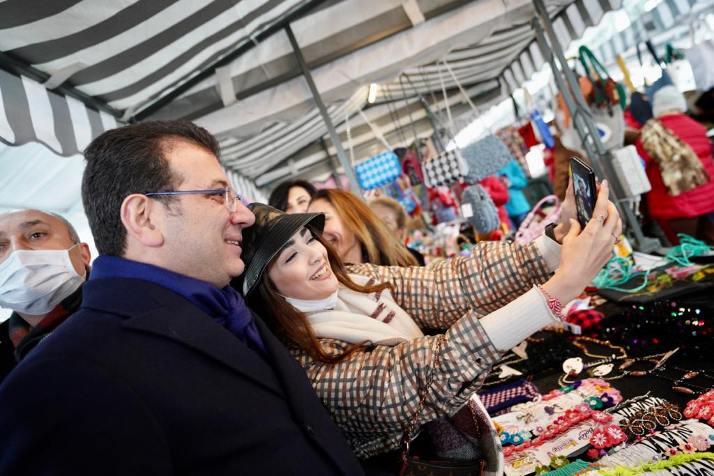 İmamoğlu, Beylikdüzü’nde kurulan “Kadın Emeği Pazarı”nı ziyaret etti
