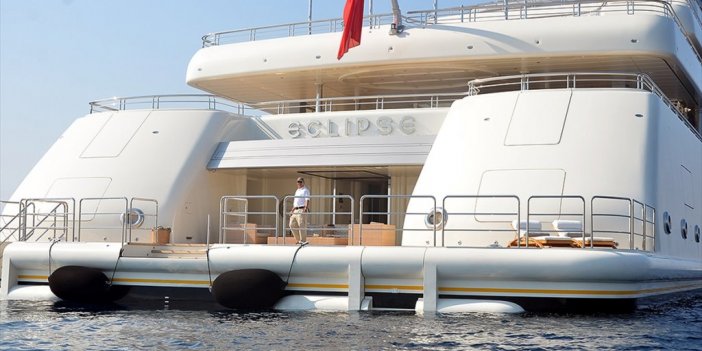 İngiltere, Rus Abramovich'in Mal Varlığını Dondurdu, Chelsea'nin Satışı Askıya Alındı