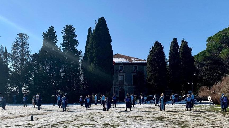 Boğaziçili akademisyenler kar altında nöbete devam etti
