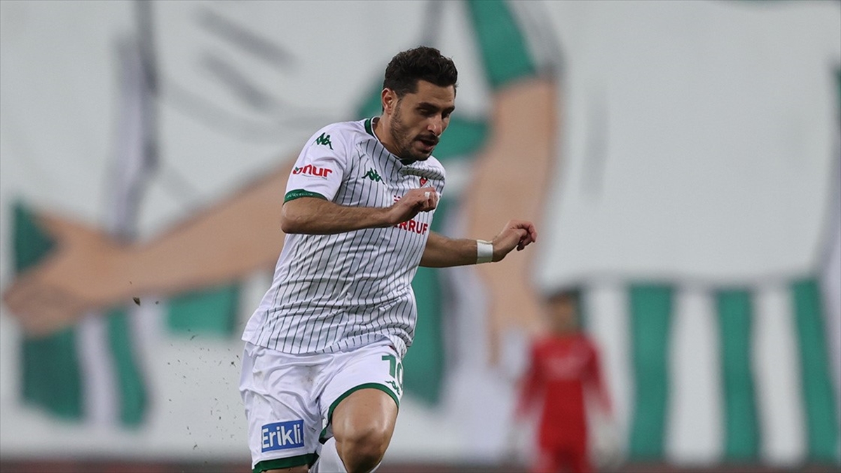 Özer Hurmacı Futbolu Bıraktı