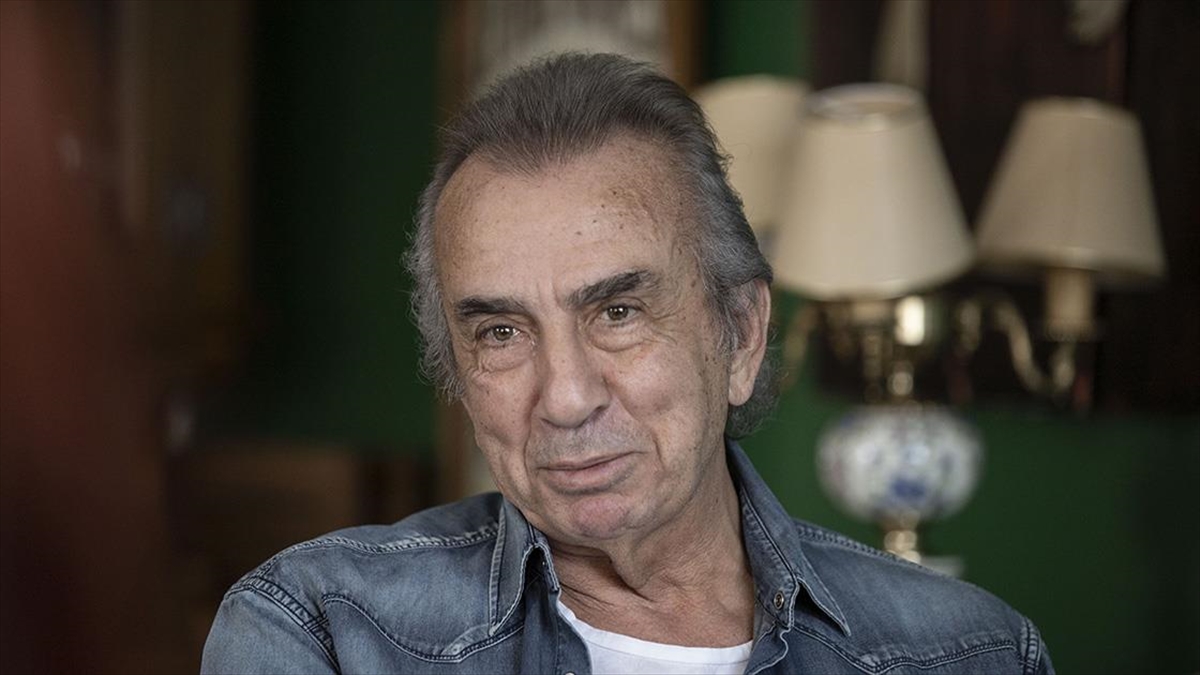 Sanatçı Erhan Yazıcıoğlu: Ben Rolün Kostümünü Giymeye Çalışıyorum