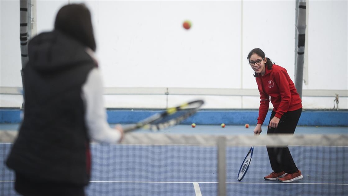 Yürüyemeyen Serebral Palsili Genç Kız Özel Eğitimle Koşmaya Başladı