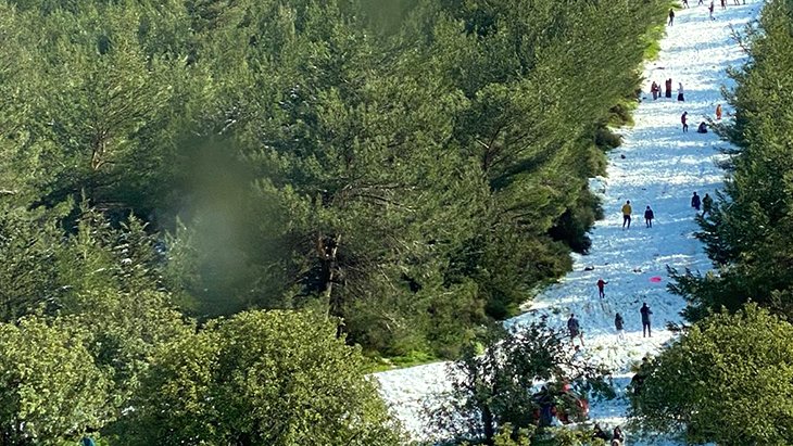 En son 2015 yılında yağmıştı! Kıbrıslı vatandaşlar karın keyfini doyasıya çıkardı