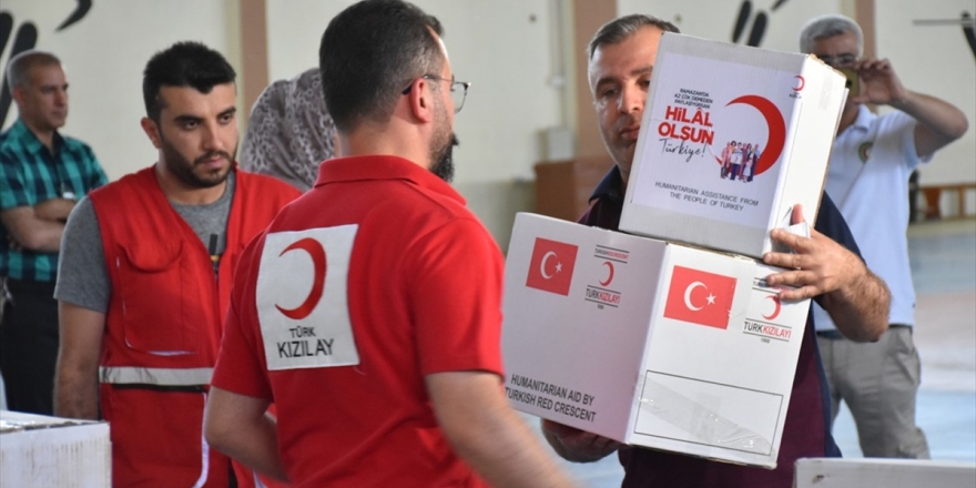 Türk Kızılay Kerkük'teki İhtiyaç Sahiplerine Gıda Ve Giysi Yardımı Yaptı